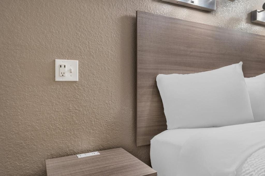 Deluxe King Room with Kitchenette Smoking room - Image 1