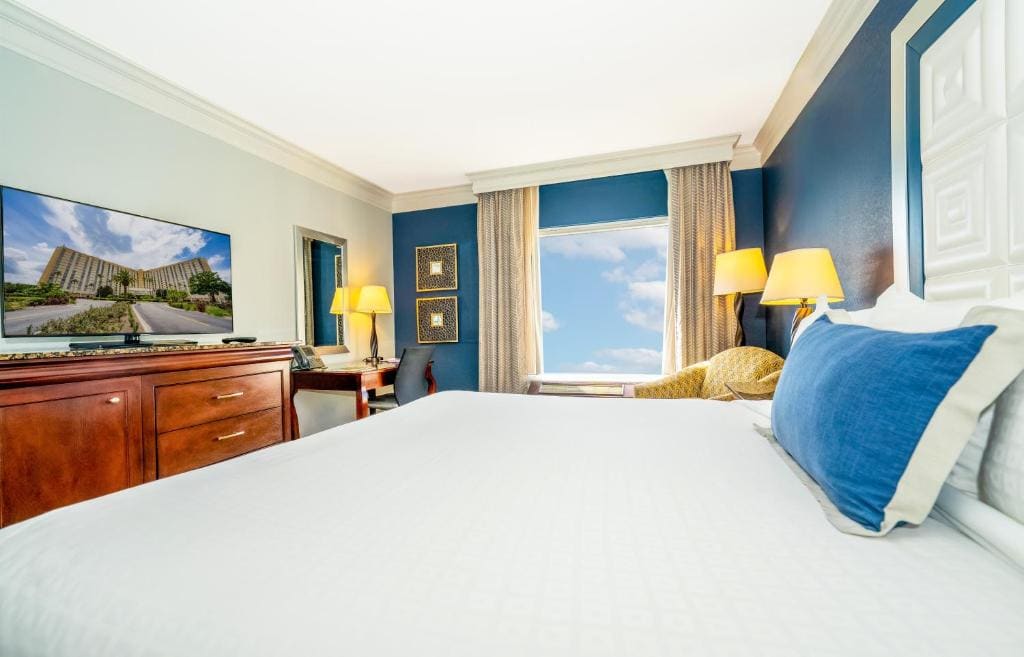 Deluxe King Room room - Image 3