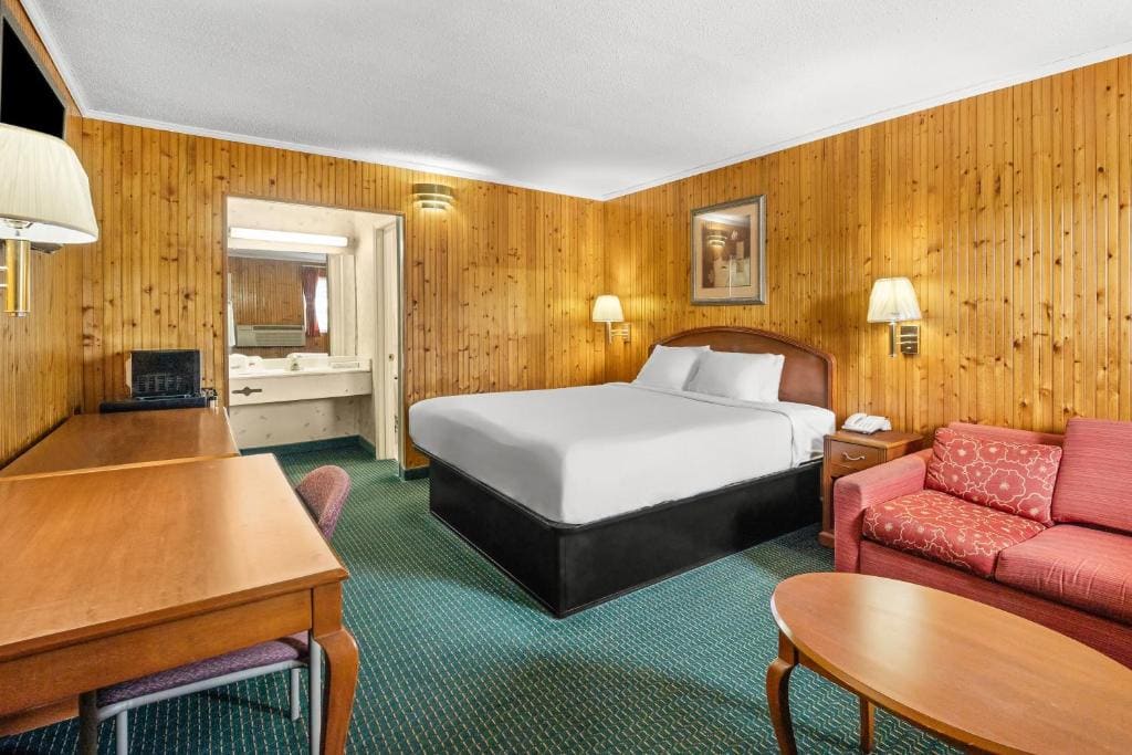 1 King Bed Non Smoking room - Image 2