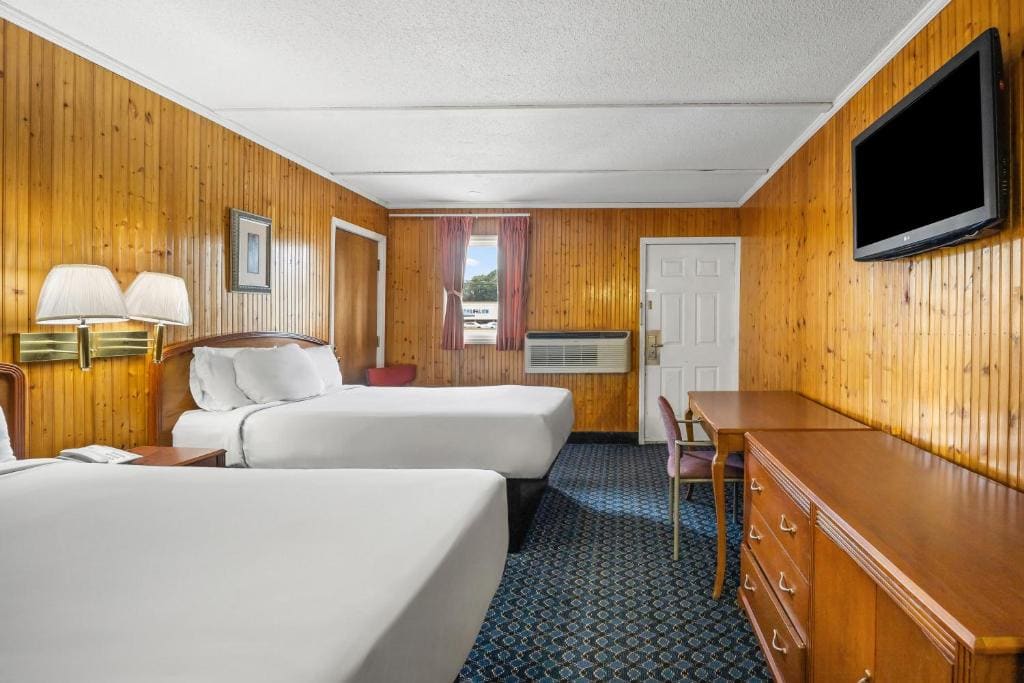 2 Double Beds Non Smoking room - Image 2