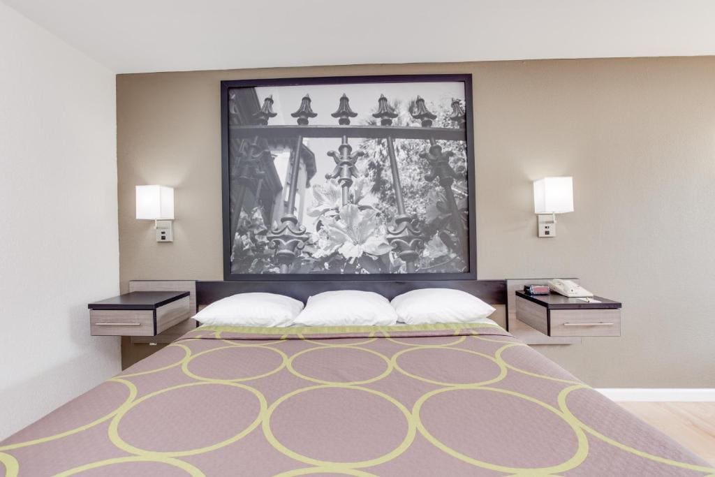 King Room - Non-Smoking ( 3 Adults) room - Image 1
