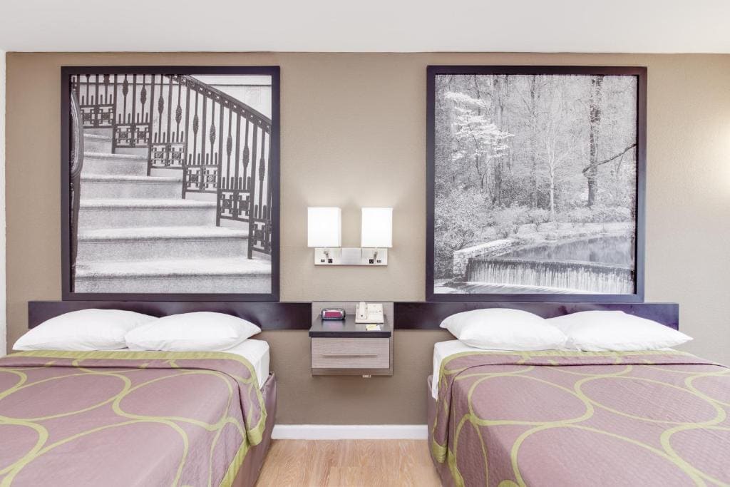 Queen Room with Two Queen Beds - Non-Smoking room - Image 1