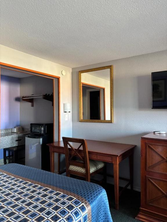 King Room - Non-Smoking room - Image 2