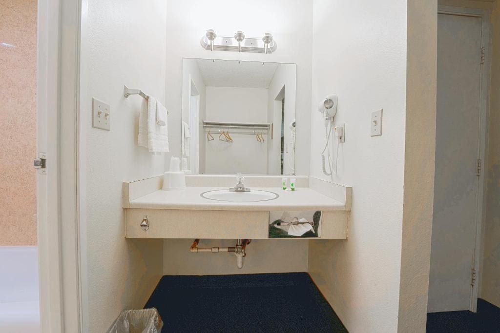 Double Room with Two Double Beds room - Image 2