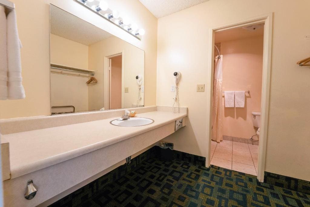 King Bed room - Image 2