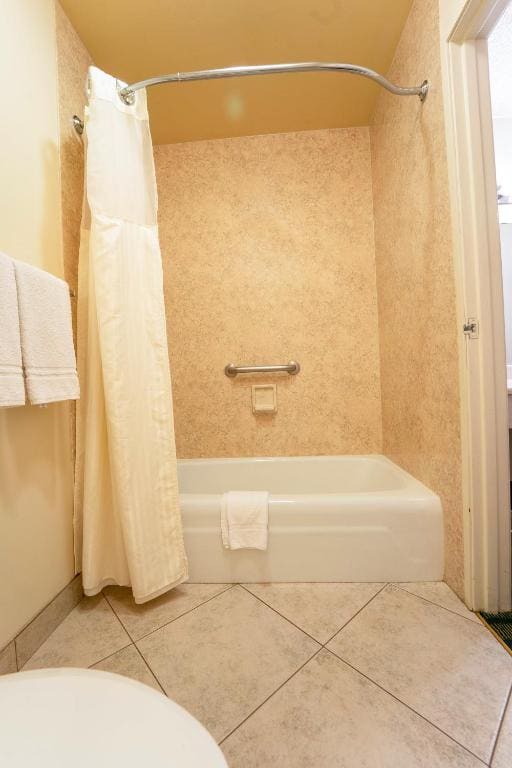 Pool View King Bed room - Image 3