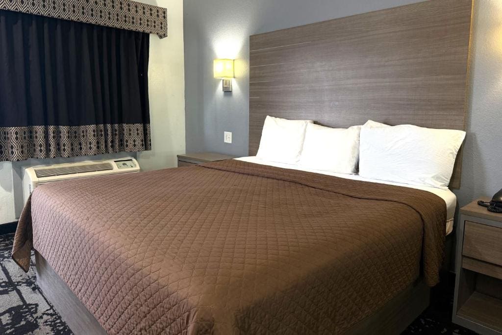 King Bed with Kitchenette Smoking room - Image 3