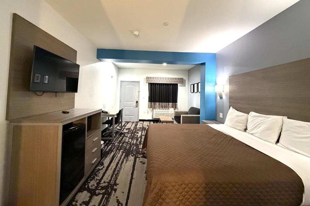 King Bed with Kitchenette Smoking room - Image 2