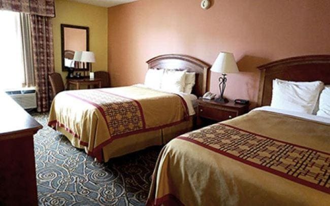 Queen Room with Two Queen Beds - Non-Smoking room - Image 1