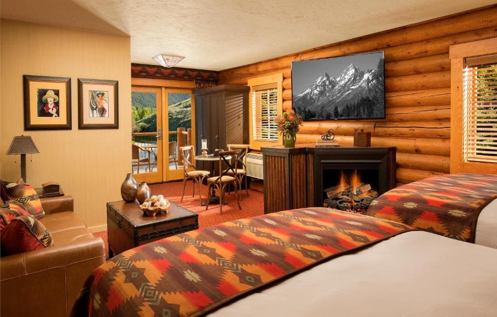 Superior Double Room with Fireplace - Creekside room - Image 2