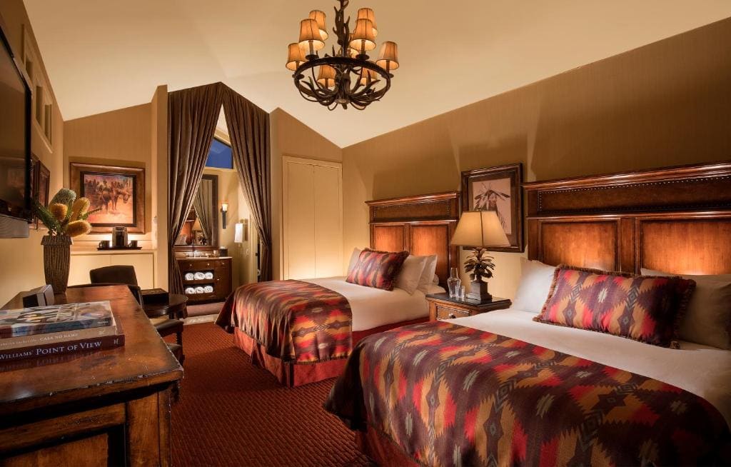 Superior Double Queen Cabin room - Image 3