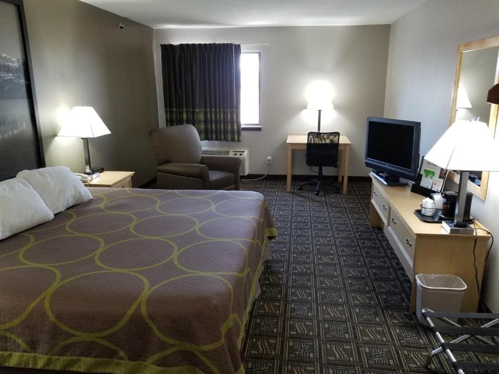 King Room - Disability Access/Non-Smoking room - Image 3