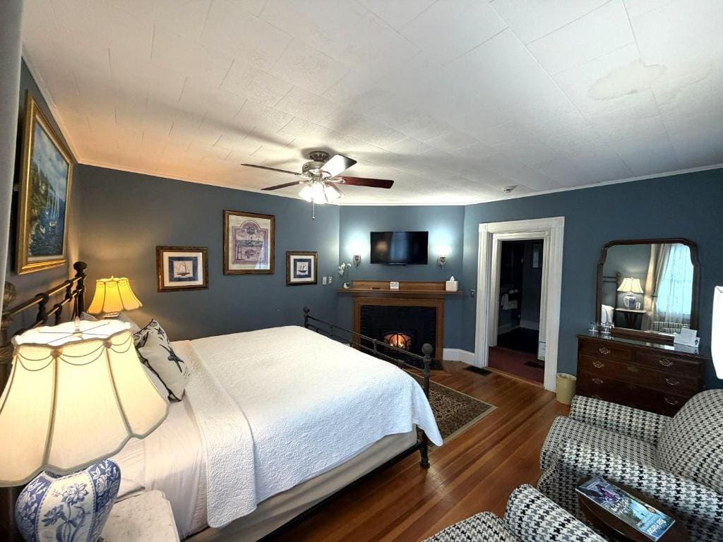 Deluxe Queen Room room - Image 3