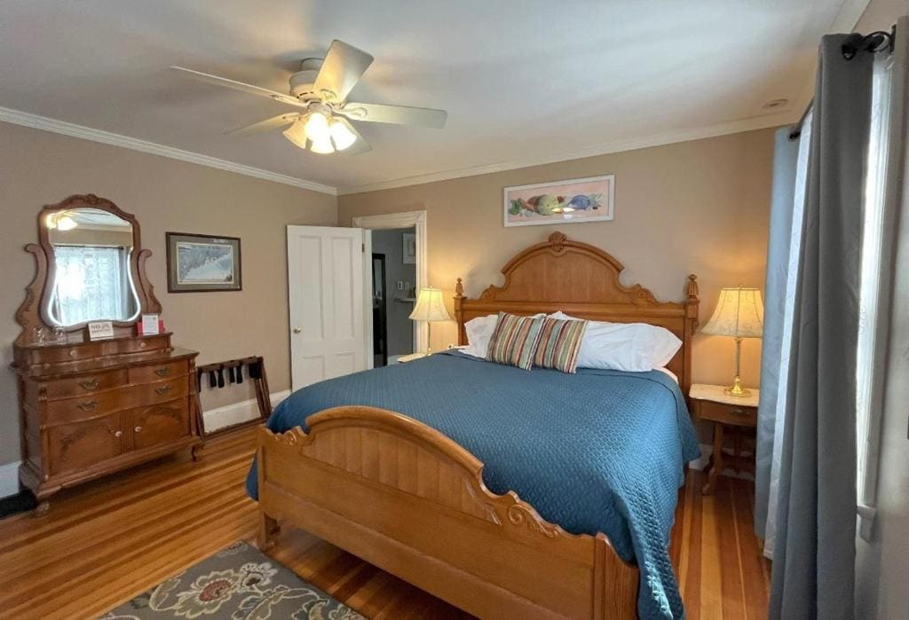 King Suite with Balcony room - Image 2
