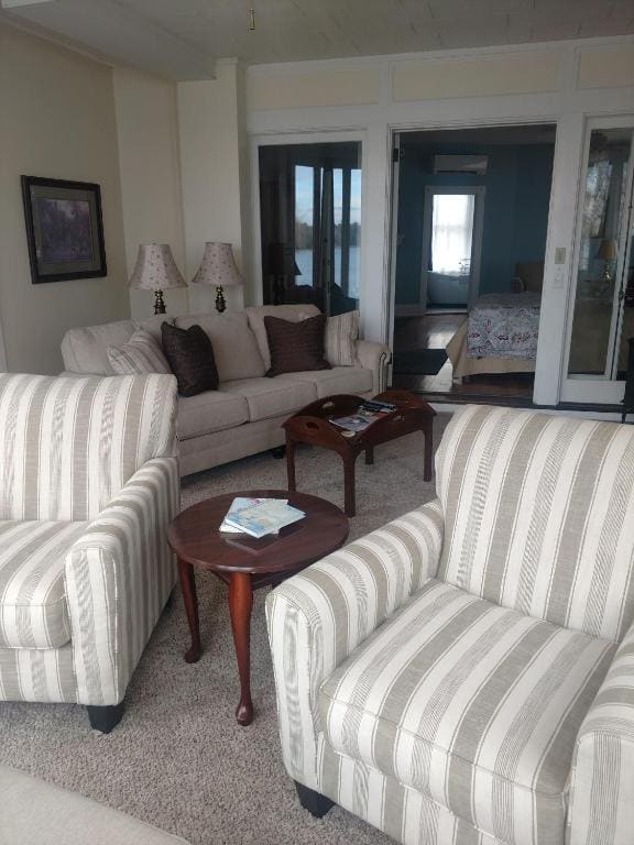 King Suite with Spa Bath room - Image 1