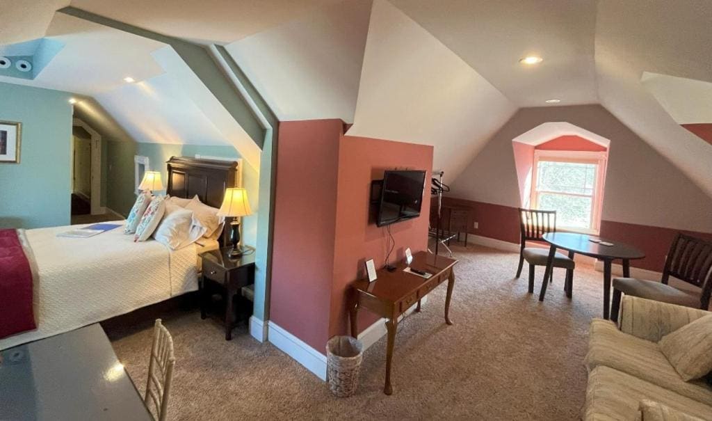 Queen Suite room - Image 2