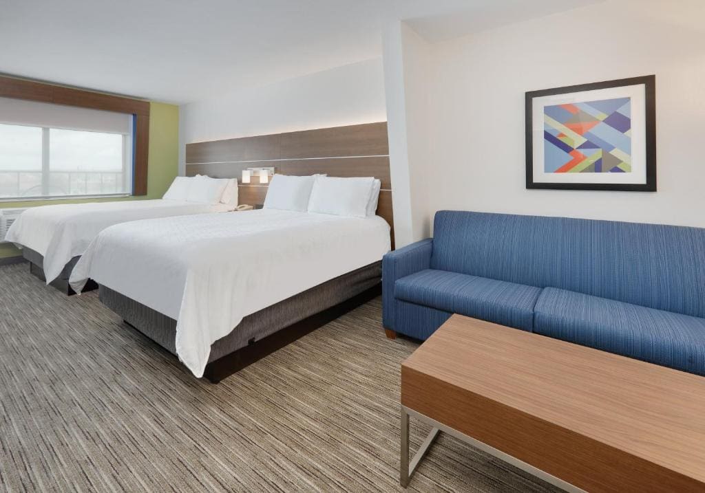 Queen Suite with Two Queen Beds room - Image 1