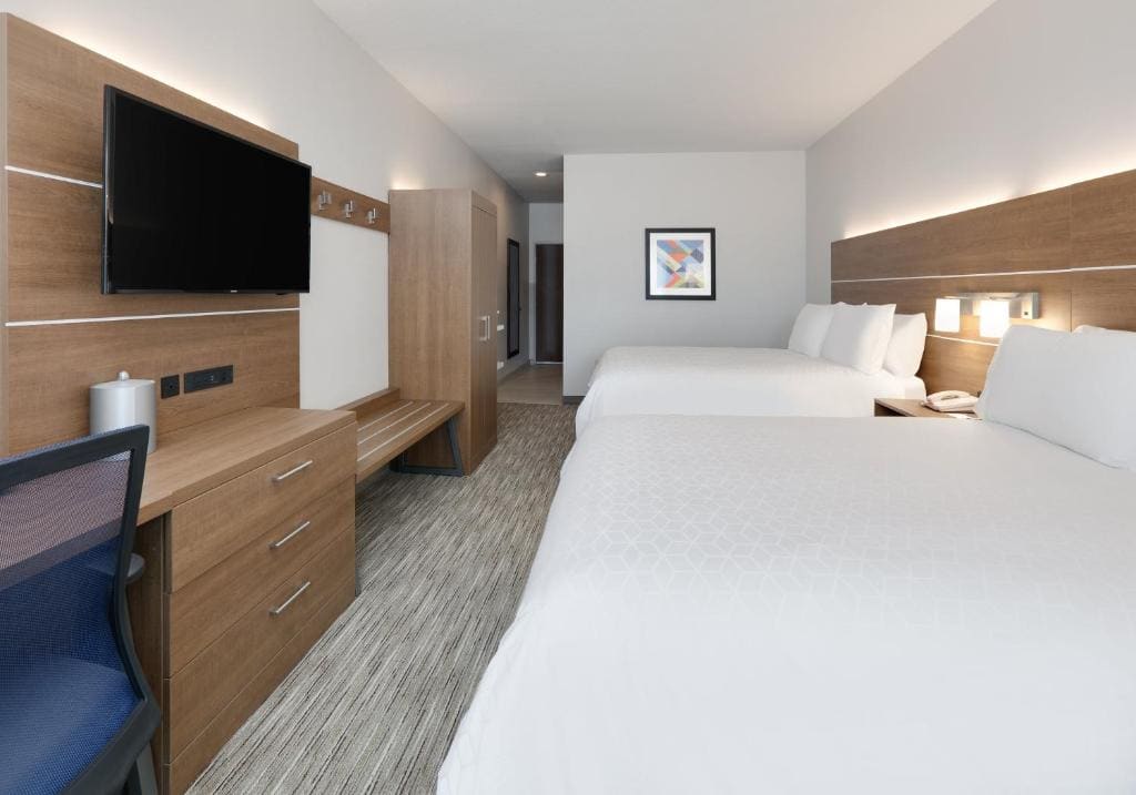 Standard Room with Two Queen Beds room - Image 1