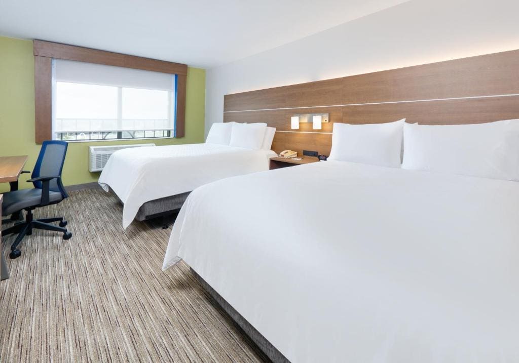 Standard Room with Two Queen Beds room - Image 2