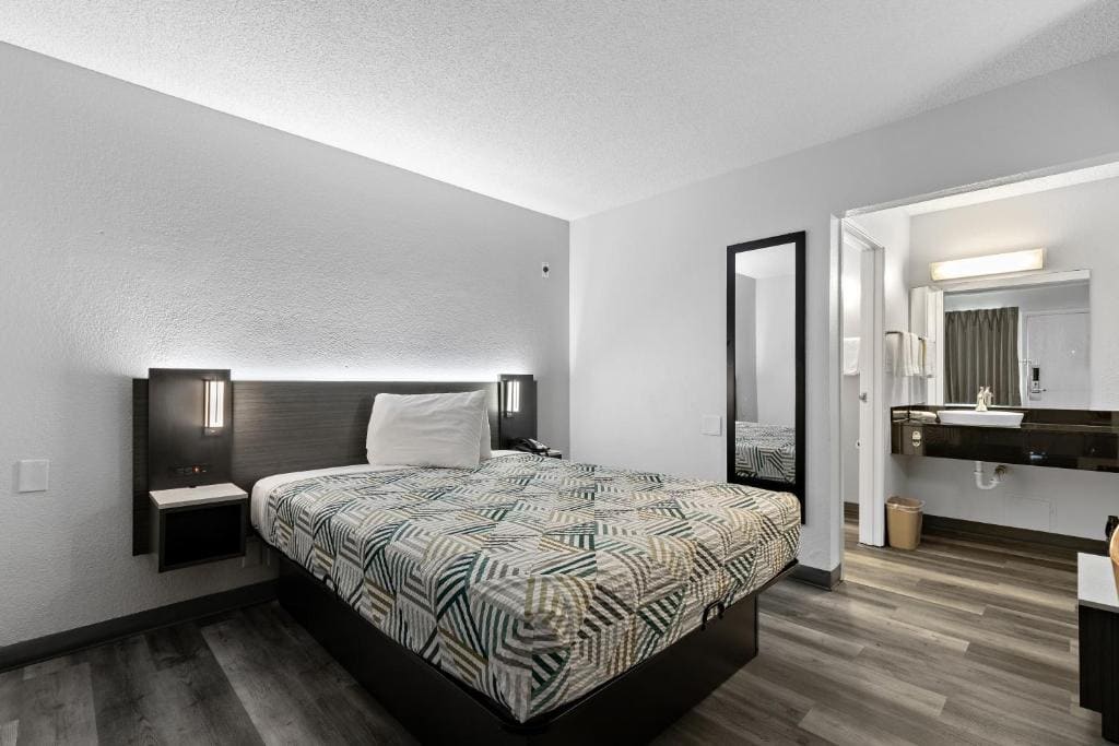 Queen Room room - Image 2