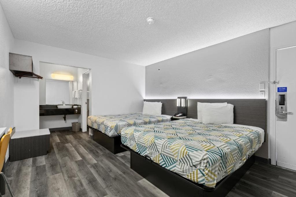 Double Room - Disability Access - Roll In Shower room - Image 1