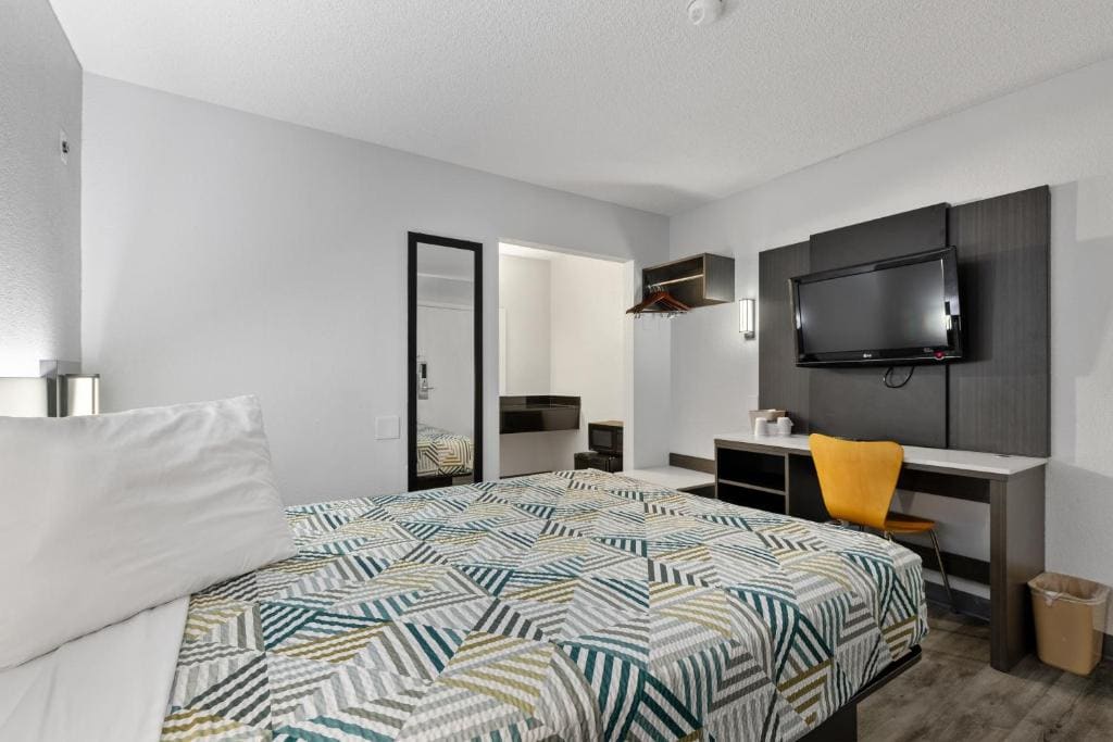 Deluxe Queen Room room - Image 1