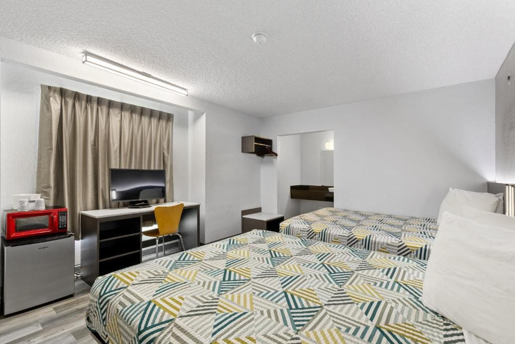 Double Room - Disability Access - Roll In Shower room - Image 3