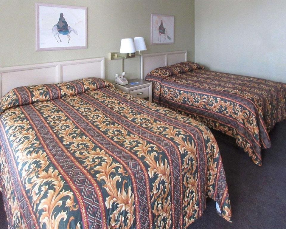 Queen Room with Two Queen Beds - Non-Smoking room - Image 1