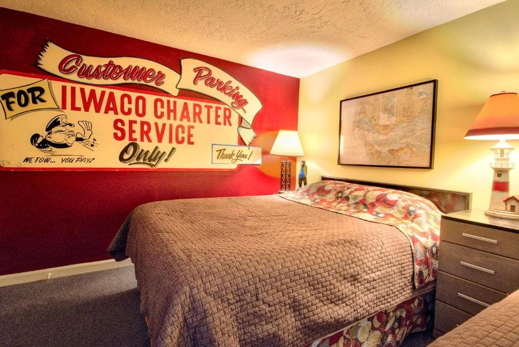 Queen Room with Two Queen Beds - No pets room - Image 3