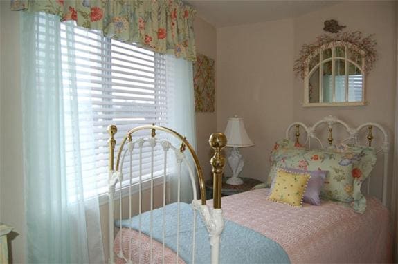 Two-Bedroom Apartment - Columbia Tower - No Pets room - Image 2