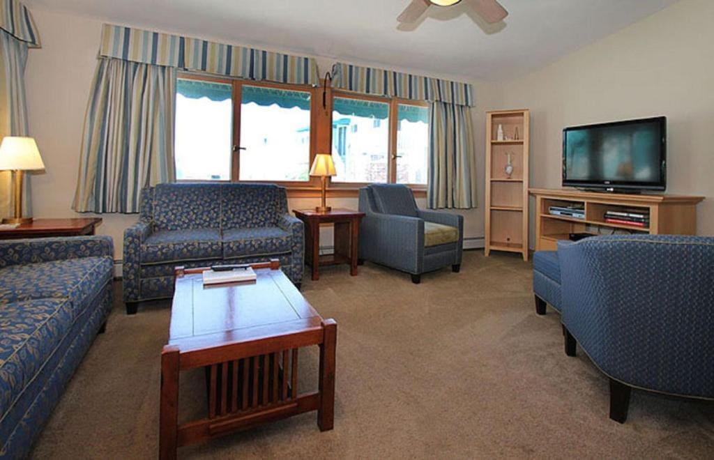 King Suite with Pool View room - Image 3