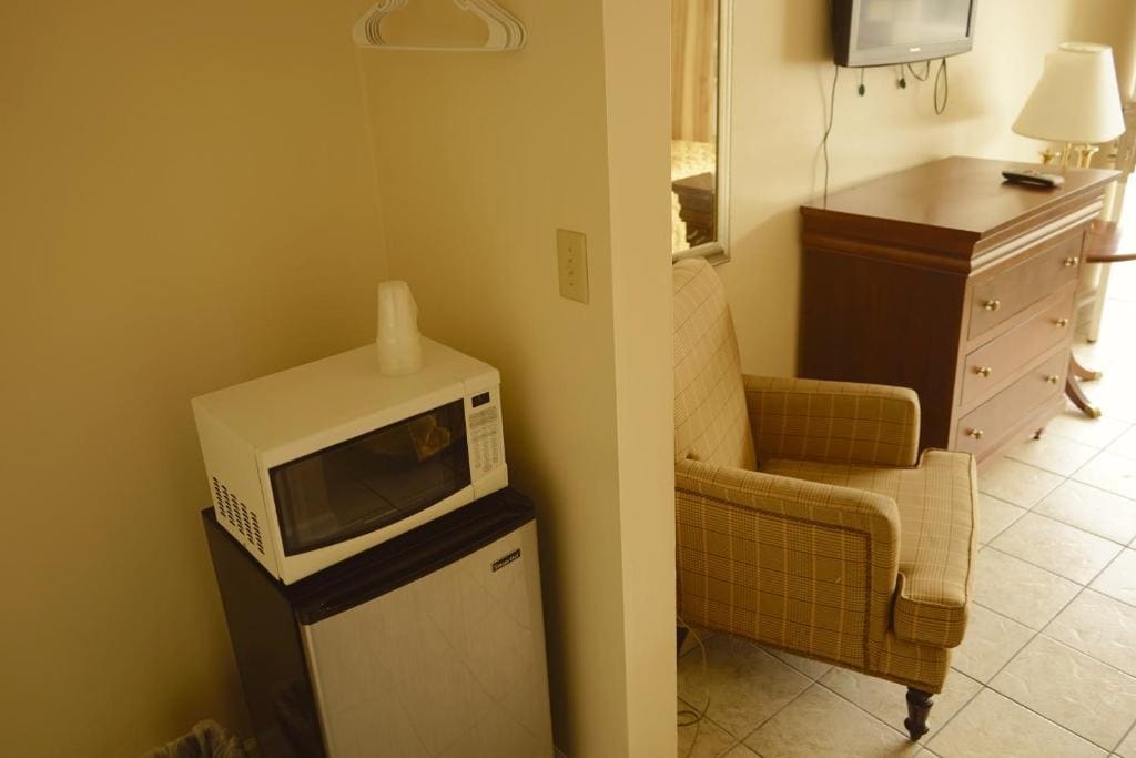 Double Room with Two Double Beds room - Image 3