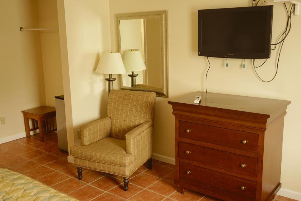 Double Room with Two Double Beds room - Image 2