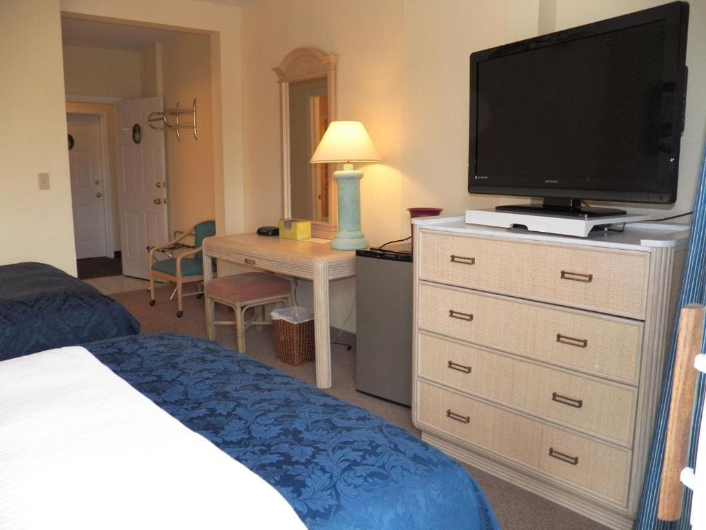Double Room with Two Double Beds room - Image 3