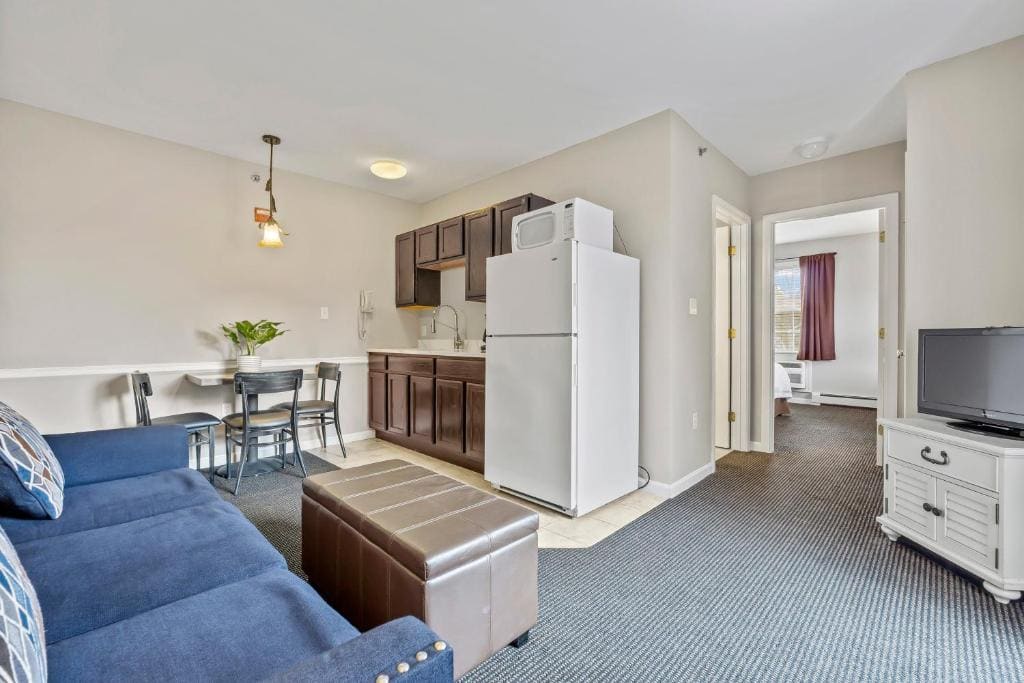 One-Bedroom Suite with Stairs room - Image 2