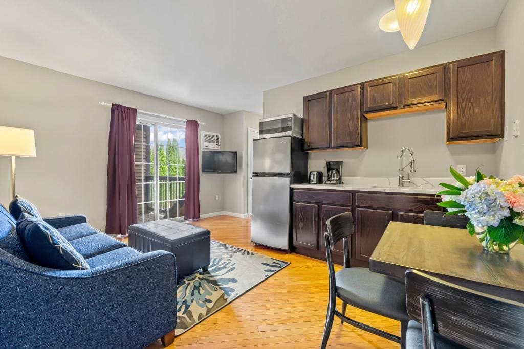 One-Bedroom Suite with Stairs room - Image 1