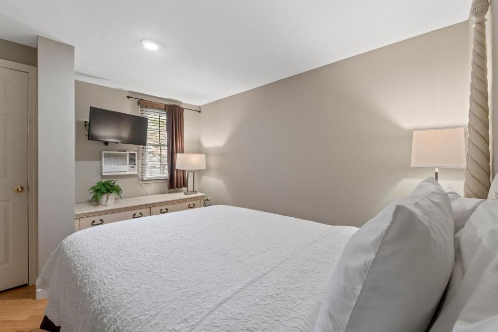 Two-Bedroom Suite with Stairs room - Image 2