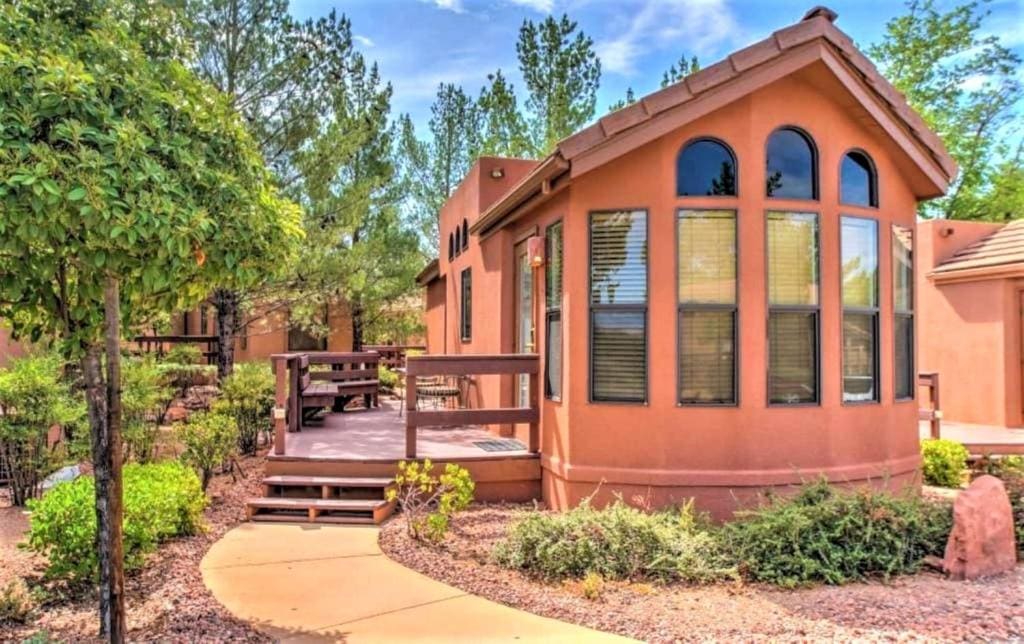 One-Bedroom Cottage room - Image 1