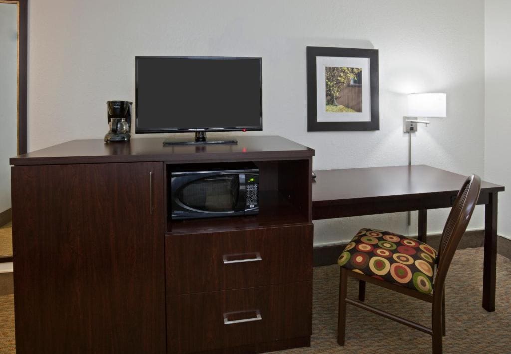 Queen Room -Non Smoking room - Image 1
