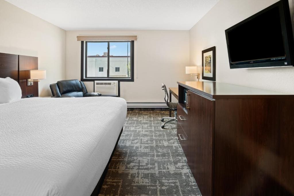 King Room - Non-Smoking room - Image 1