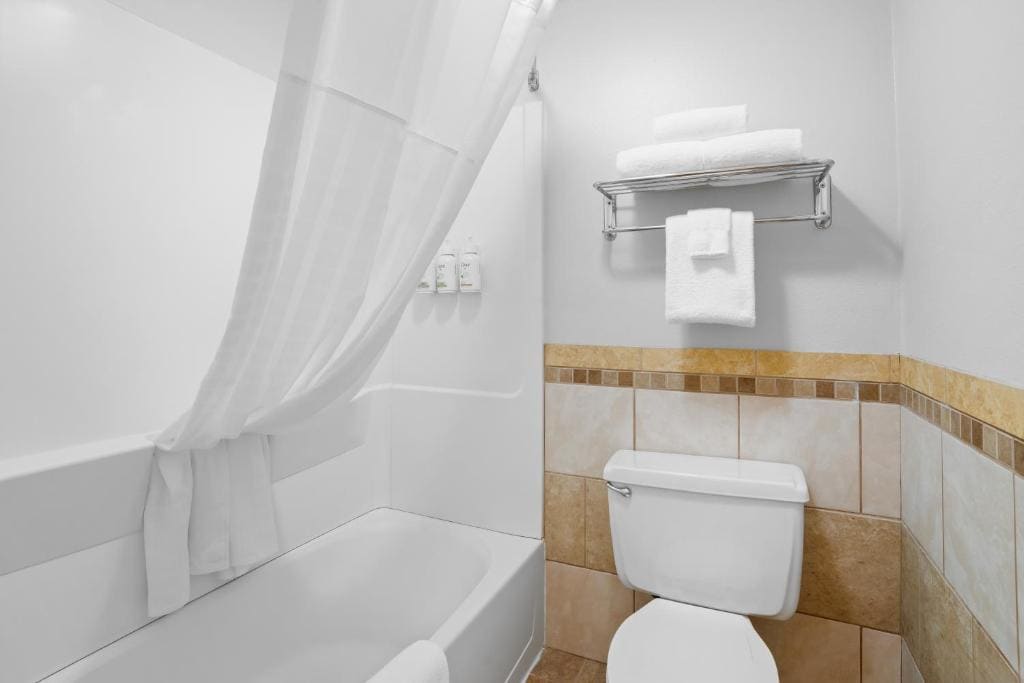 Queen Room -Non Smoking room - Image 3