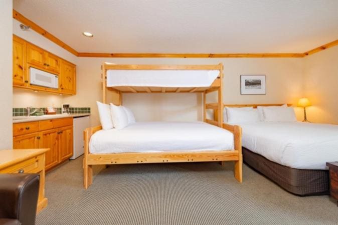 Deluxe Quadruple Room room - Image 3