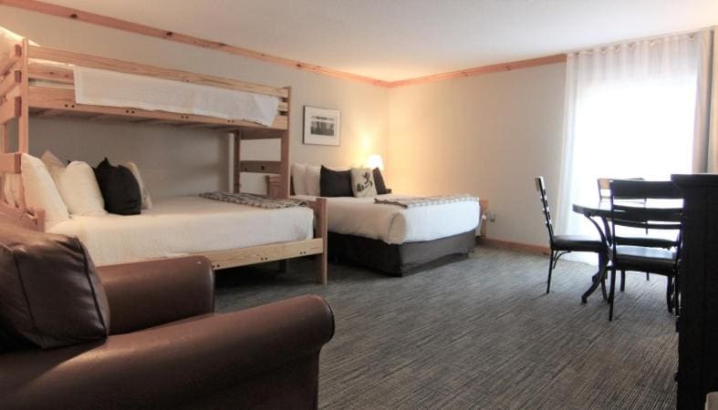 Superior Quadruple Room room - Image 2