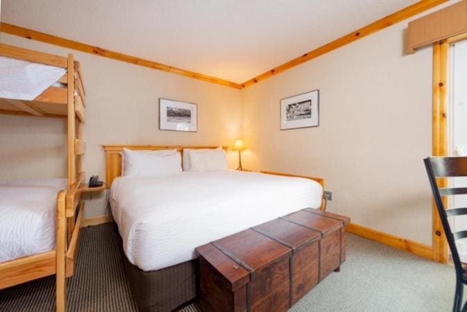 Deluxe Quadruple Room room - Image 2