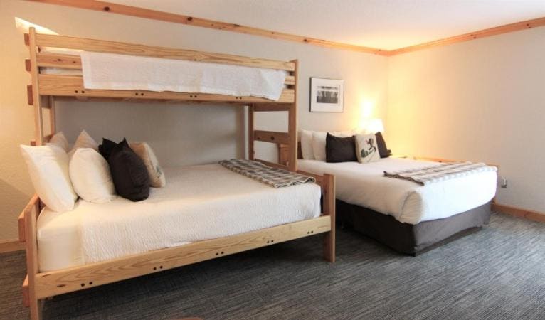 Superior Quadruple Room room - Image 1