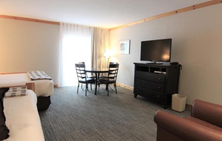 Superior Quadruple Room room - Image 3