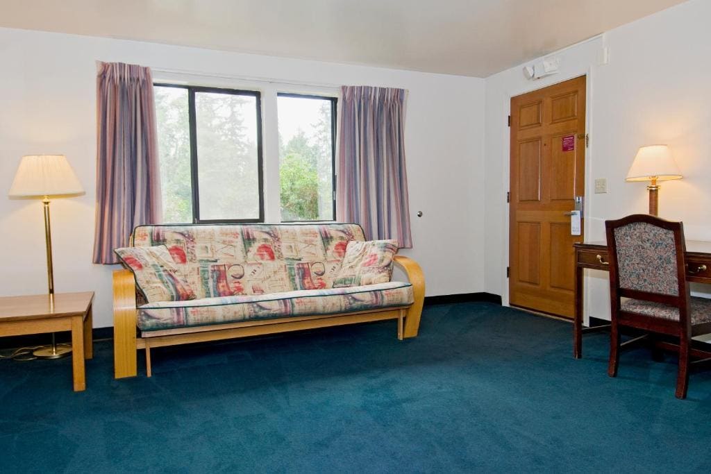 One-Bedroom King Suite room - Image 1