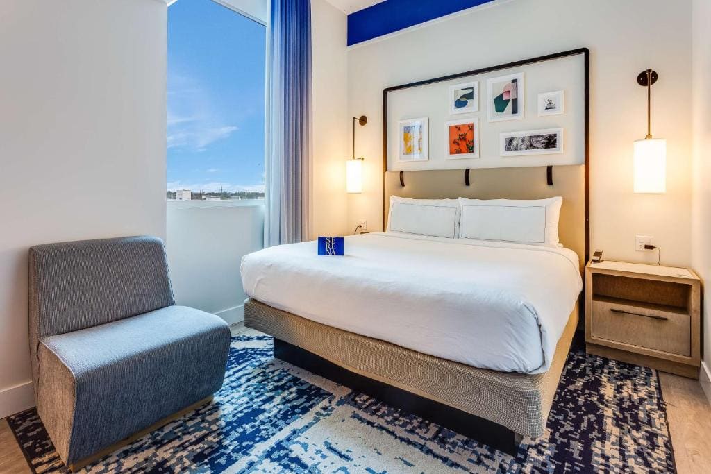 Compact King Room room - Image 1