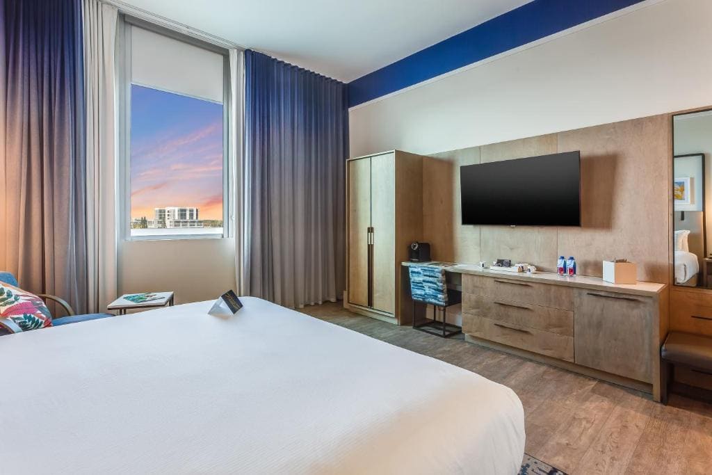 Deluxe King Room room - Image 2
