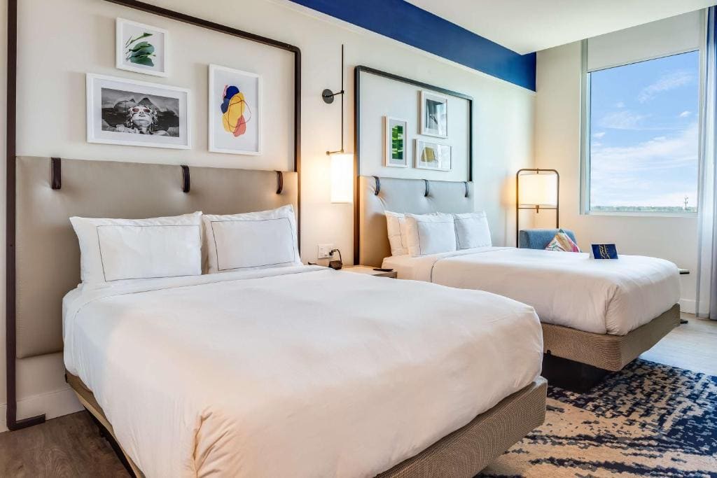 Queen Room with Two Queen Beds and Roll-In Shower - Mobility Access room - Image 1